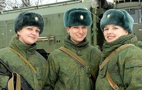 Сколько служат в армии в России девушки?